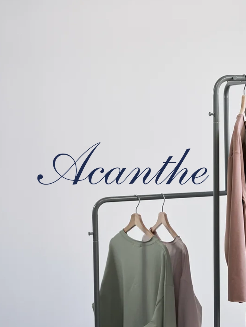Visuel de la marque Acanthe avec vêtements sur portant, illustrant un cas client dans l’univers mode, retail ou e-commerce.