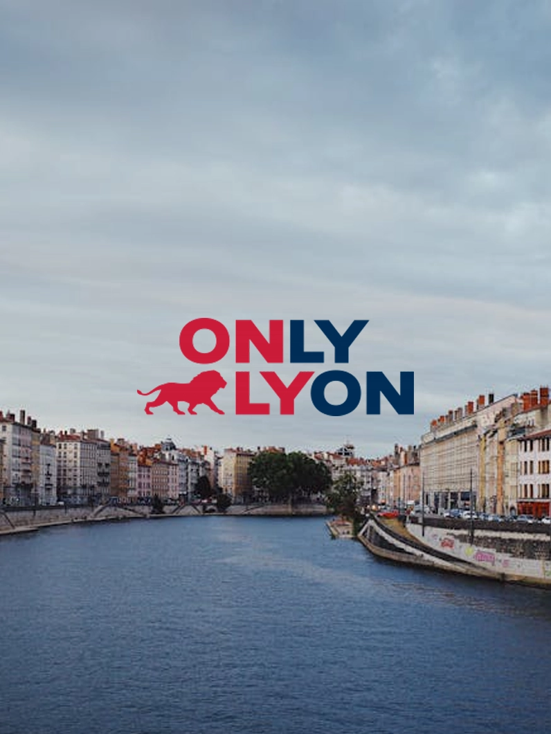 Visuel ONLYLYON avec vue de Lyon, illustrant un cas client territorial lié à l’attractivité, au tourisme et à la communication digitale.