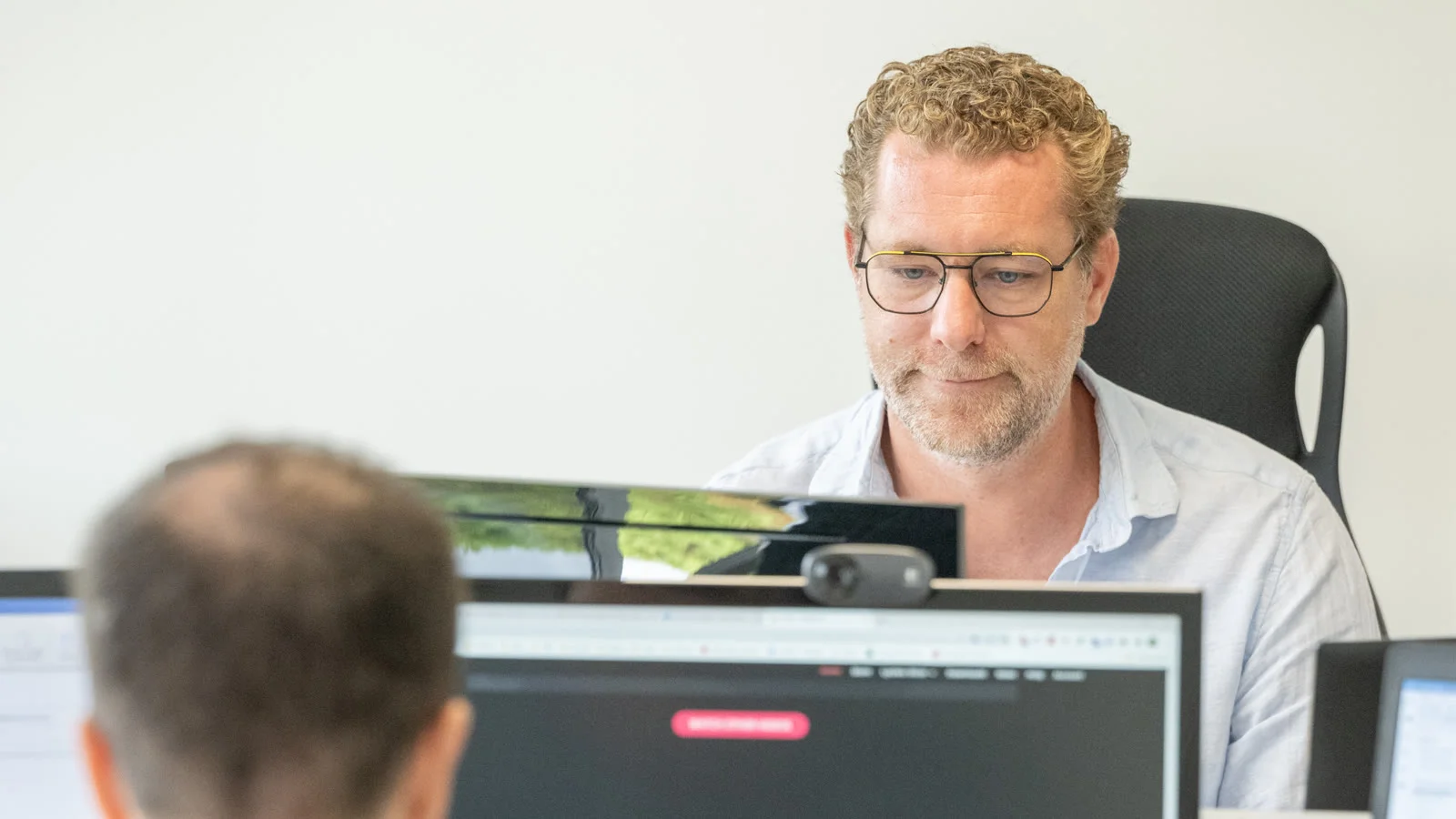 Un expert Dolist à son poste, prêt à présenter Welkom Editor en démonstration